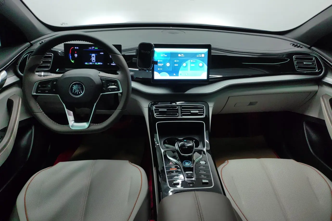 
								BYD Qin PLUS DM-i – 2023 Champion Edition full									