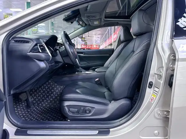
								Toyota Camry 2.0G 2018 Luxury Edition full									
