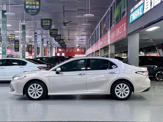 
								Toyota Camry 2.0G 2018 Luxury Edition full									