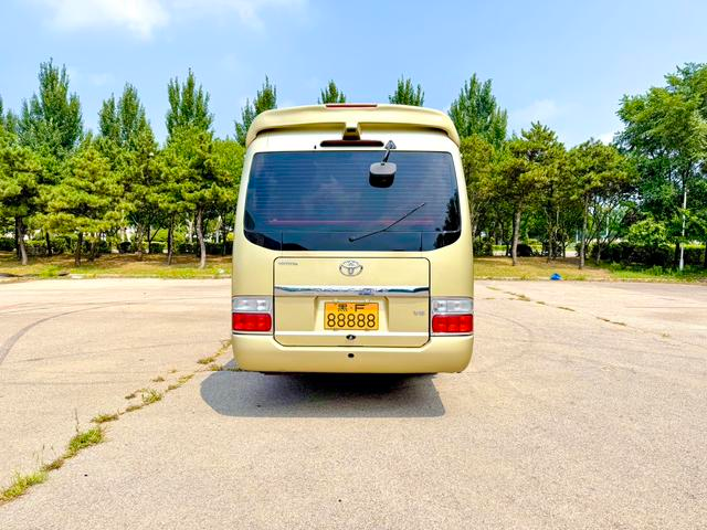 
								Toyota Coaster 4.0L 2018 11-Seater Factory Custom Edition full									