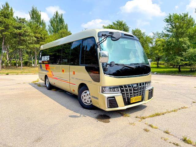 
								Toyota Coaster 4.0L 2018 11-Seater Factory Custom Edition full									